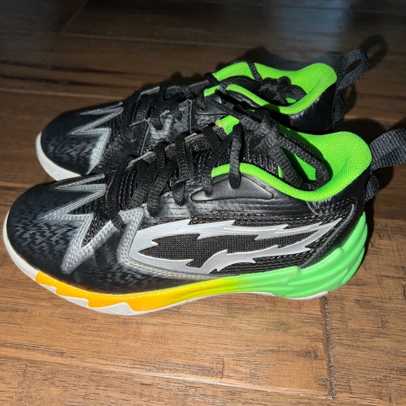 Kids Shoes - Picture 2 of 4